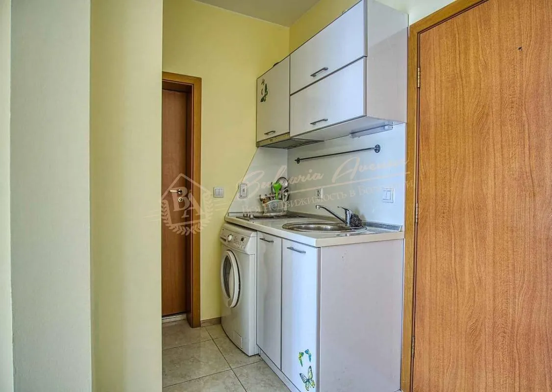 Двухкомнатная квартира с видом на море в 50 м от пляжа, Равда