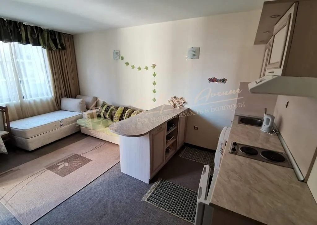 Двухкомнатная квартира расположена в центральной части к.Солнечный берег