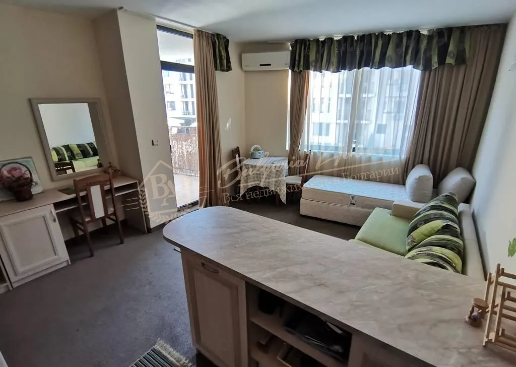 Двухкомнатная квартира расположена в центральной части к.Солнечный берег