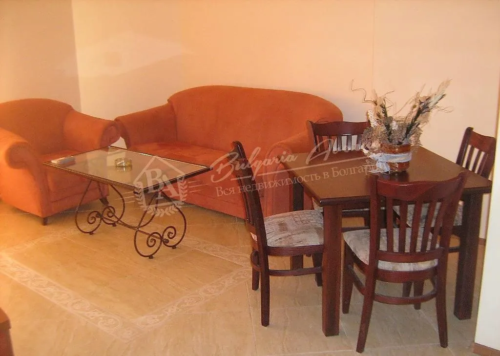 Меблированная, двухкомнатная квартира в Палацо, к.Солнечный берег