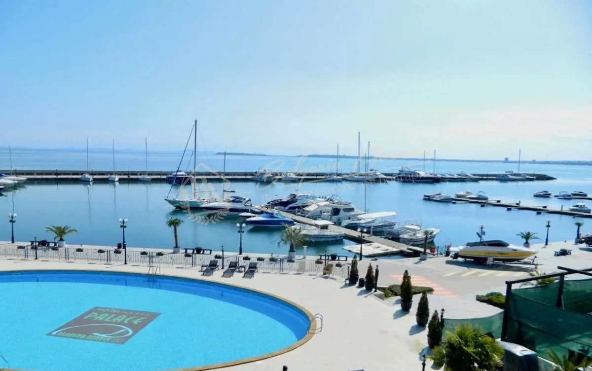 Двухкомнатная квартира с видом на море в центральной части Святого Власа