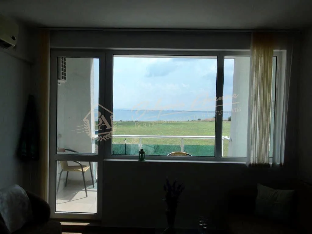 Апартамент с 1 спальней с видом на море на 1 линии, Равда