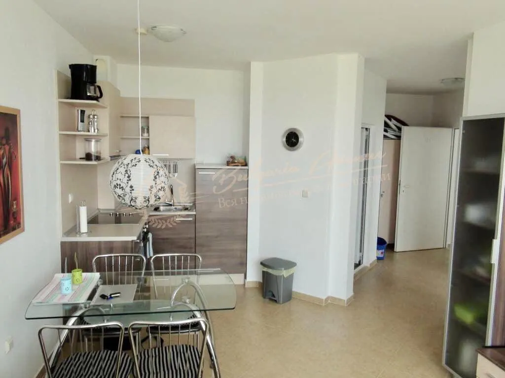 Апартамент с 1 спальней с видом на море на 1 линии, Равда