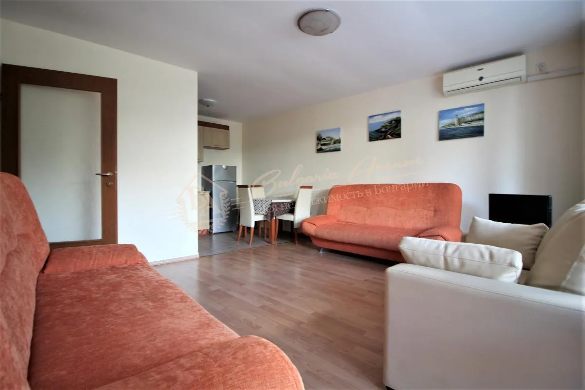 Двухкомнатная квартира в комплексе у моря в 100 м от пляжа, г.Святой Влас