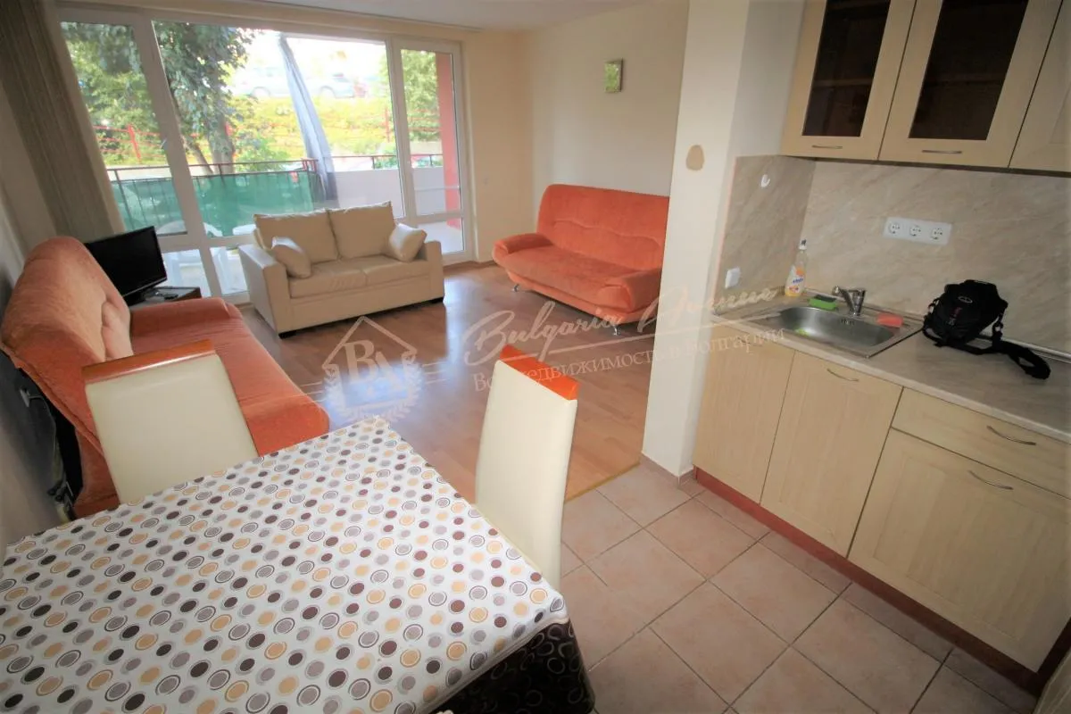 Двухкомнатная квартира в комплексе у моря в 100 м от пляжа, г.Святой Влас