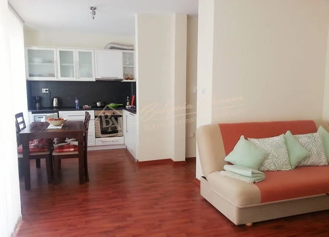 Двухкомнатная квартира в центральной части к.Солнечный берег