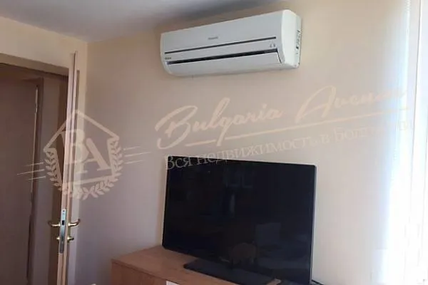 Двухкомнатная квартира в жилом доме с видом на море, Равда