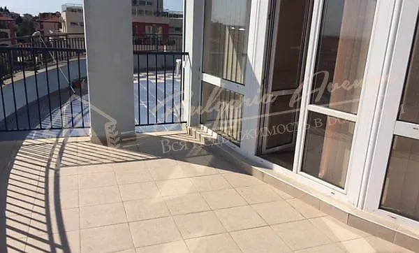 Двухкомнатная квартира в жилом доме с видом на море, Равда