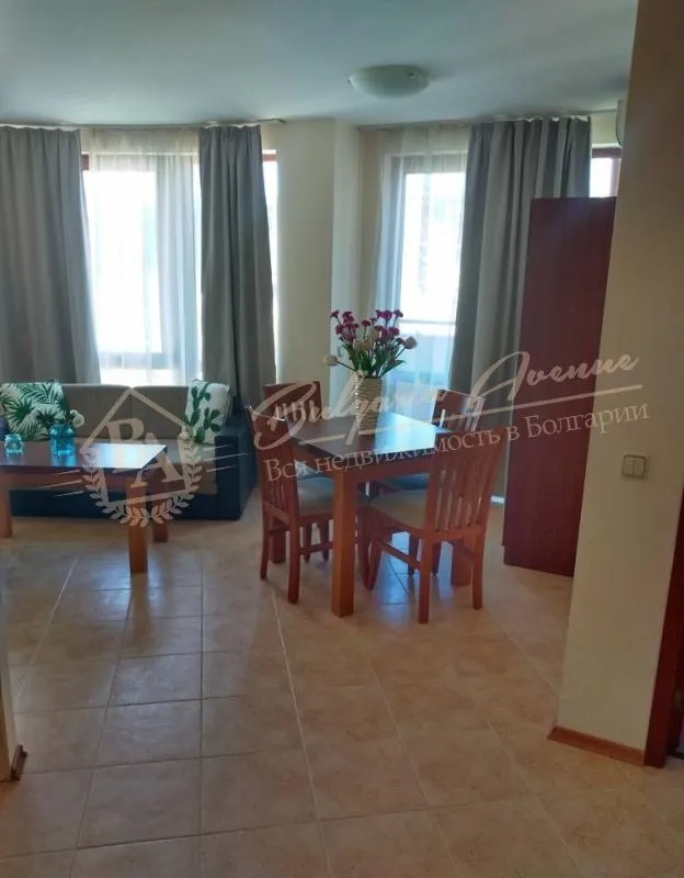 Уютная двухкомнатная квартира с французскими окнами на Солнечном берегу