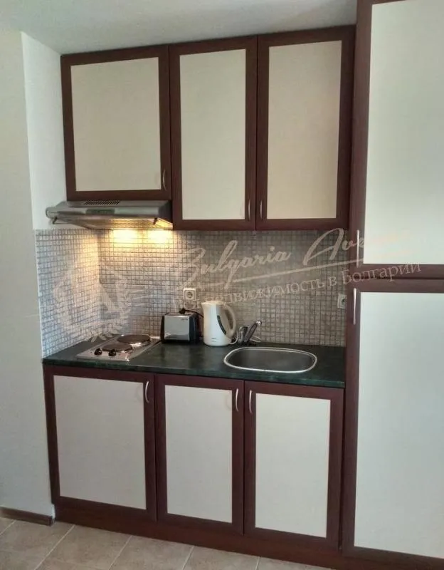 Уютная двухкомнатная квартира с французскими окнами на Солнечном берегу