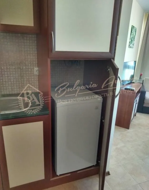 Уютная двухкомнатная квартира с французскими окнами на Солнечном берегу