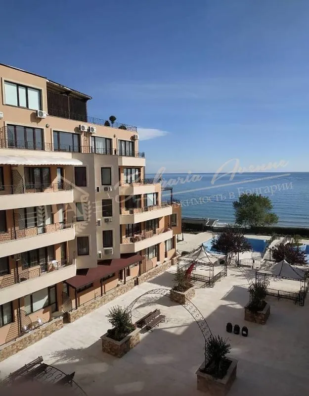 Новая, просторная, двухкомнатная квартира на первой линии в с.Равда