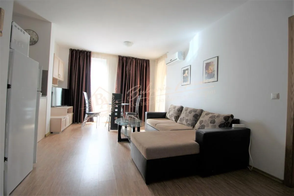 Апартамент с 1 спальней с нишей для кухни, большие окна, к.Солнечный Берег