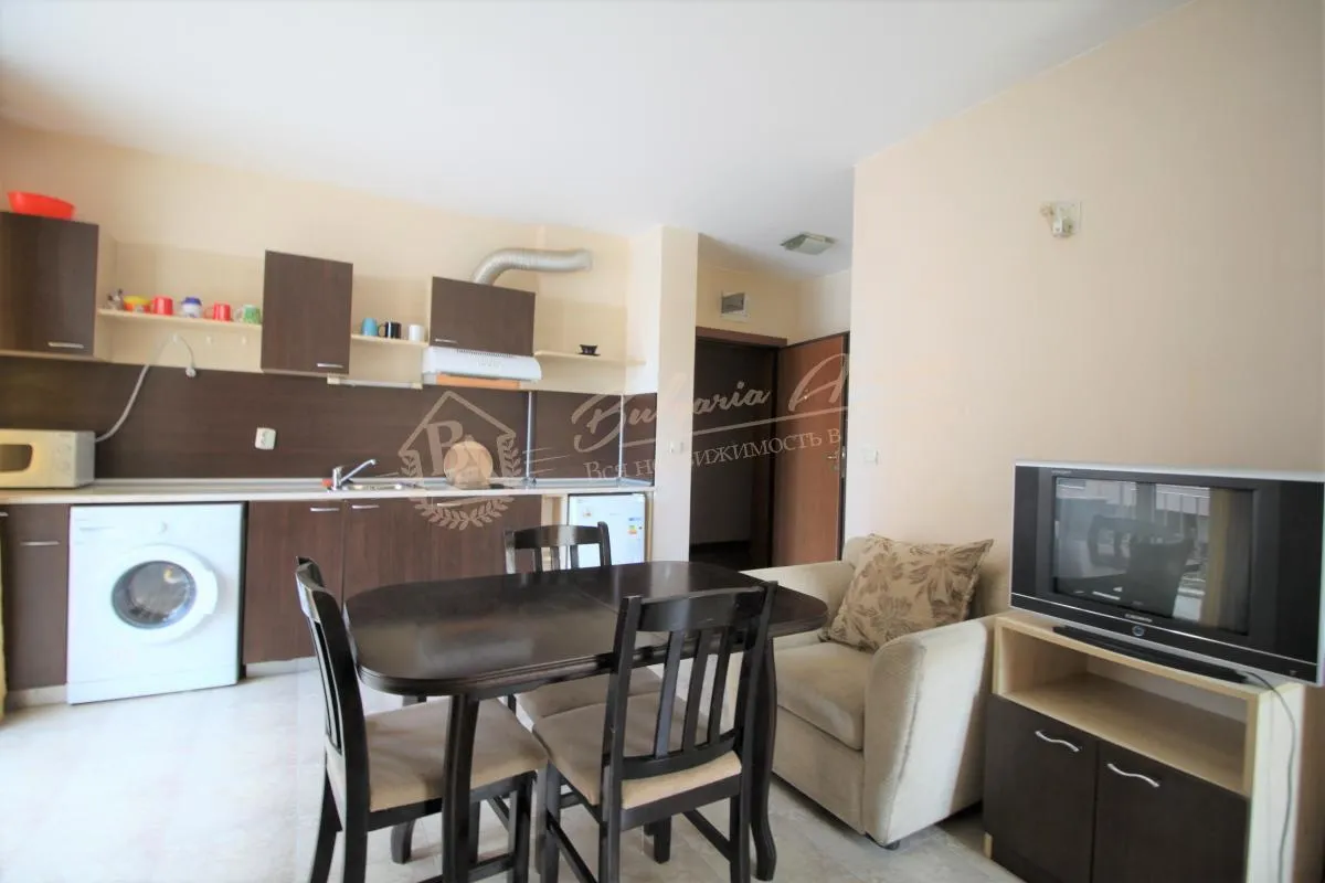 Уютный двухкомнатный апартамент в центре Солнечного берега