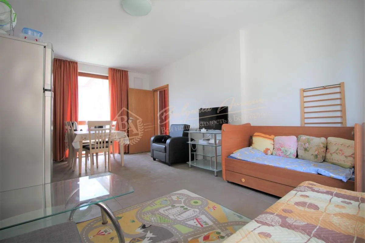 Просторный апартамент с 1 спальней и прекрасной террасой на Солнечном берегу