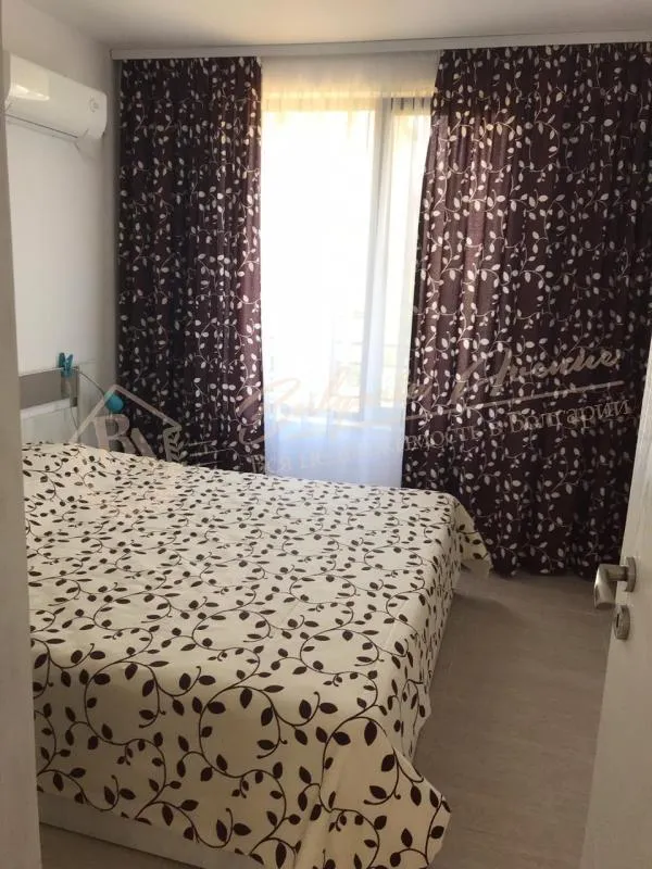 Двухкомнатная квартира с мебелью на 1 линии моря в г.Созополь