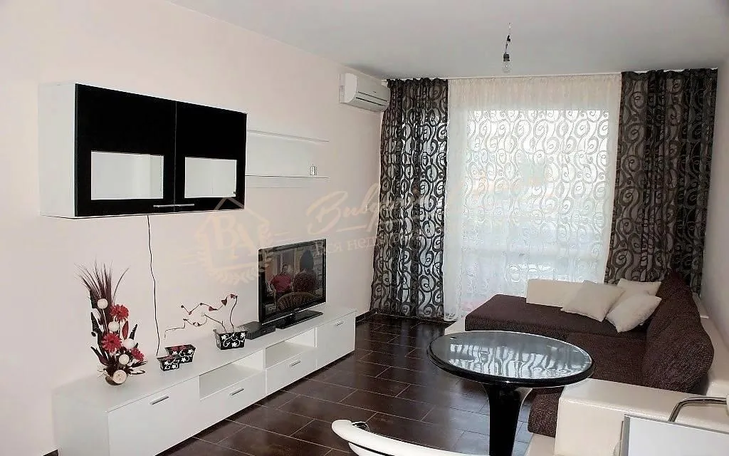 Двухкомнатная меблированная квартира на побережье в Равде