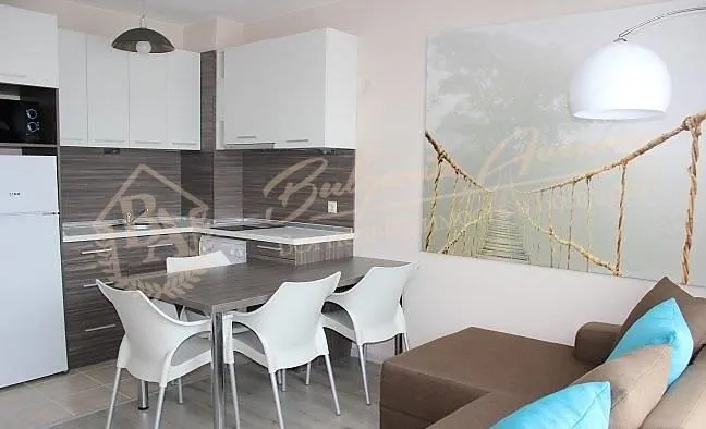 Стильный, меблированный апартамент с 1 спальней у моря, к.Солнечный Берег