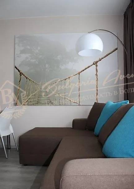 Стильный, меблированный апартамент с 1 спальней у моря, к.Солнечный Берег