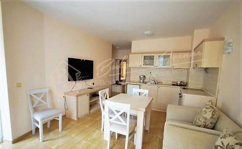 Двухкомнатная квартира в комплексе "Paradise Dreams" в г.Св.Влас