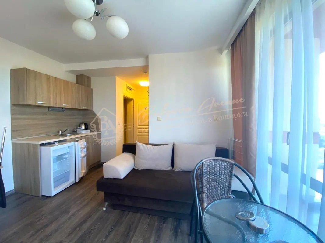 Светлый апартамент с 1 спальней с французскими окнами в к.Солнечный берег