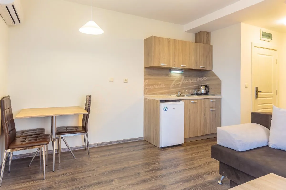 Светлый апартамент с 1 спальней с французскими окнами в к.Солнечный берег