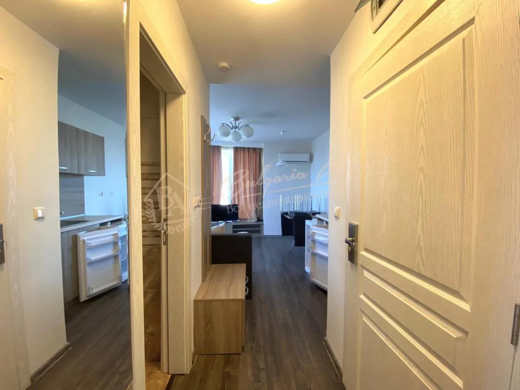 Светлый апартамент с 1 спальней с французскими окнами в к.Солнечный берег