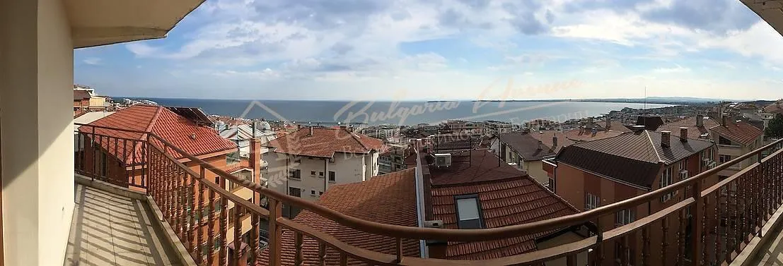 Двухкомнатная квартира в жилом доме с видом на море в г.Святой Влас