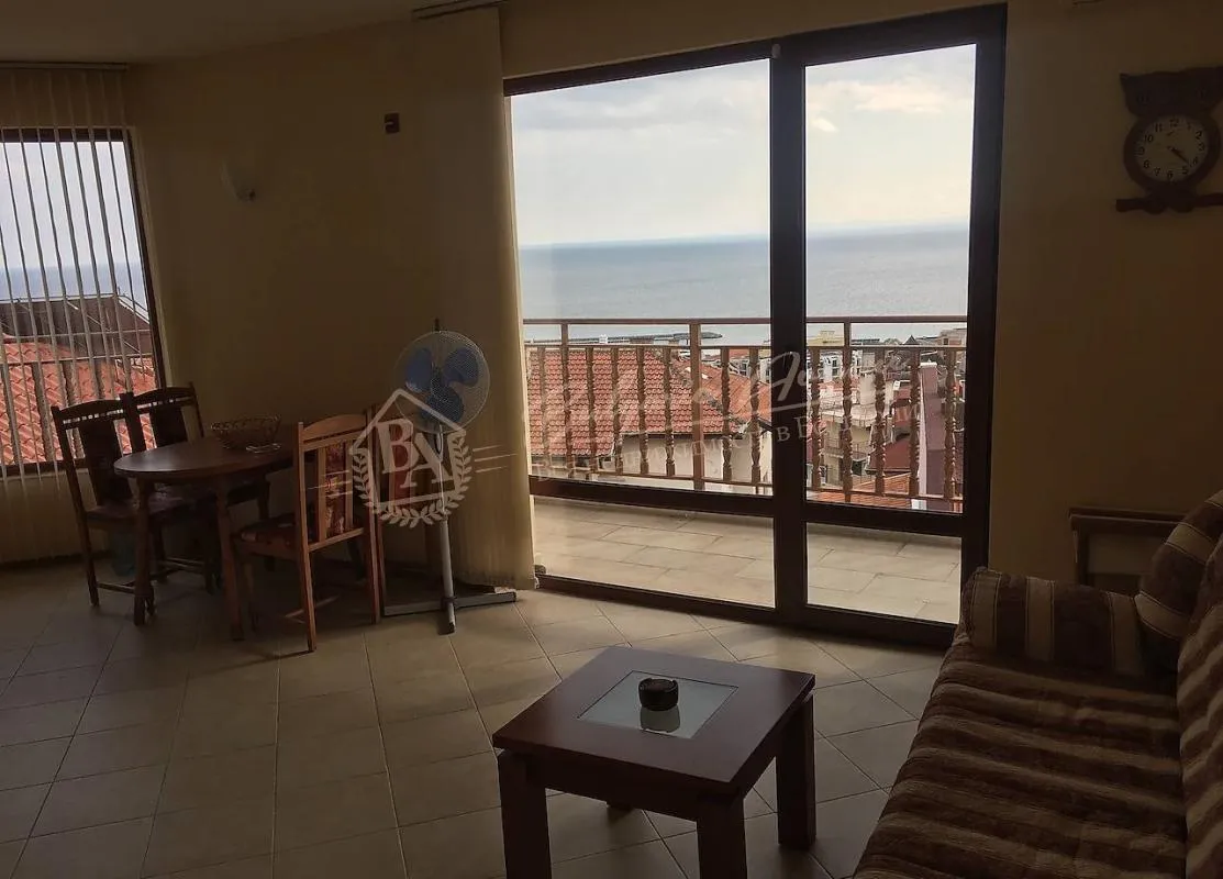 Двухкомнатная квартира в жилом доме с видом на море в г.Святой Влас