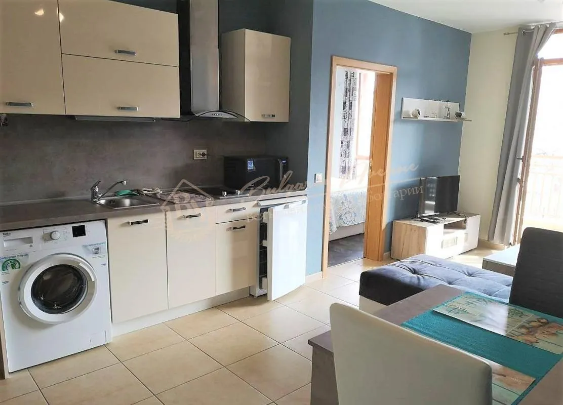 Меблированная, двухкомнатная квартира в 150 м от моря, к.Солнечный берег