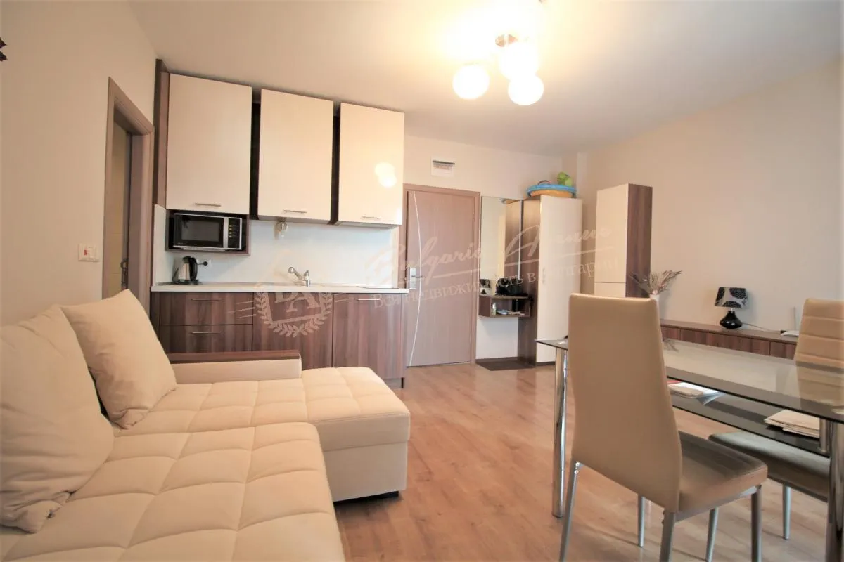 Апартамент с 1 спальней, французские окна, в к.Солнечный берег