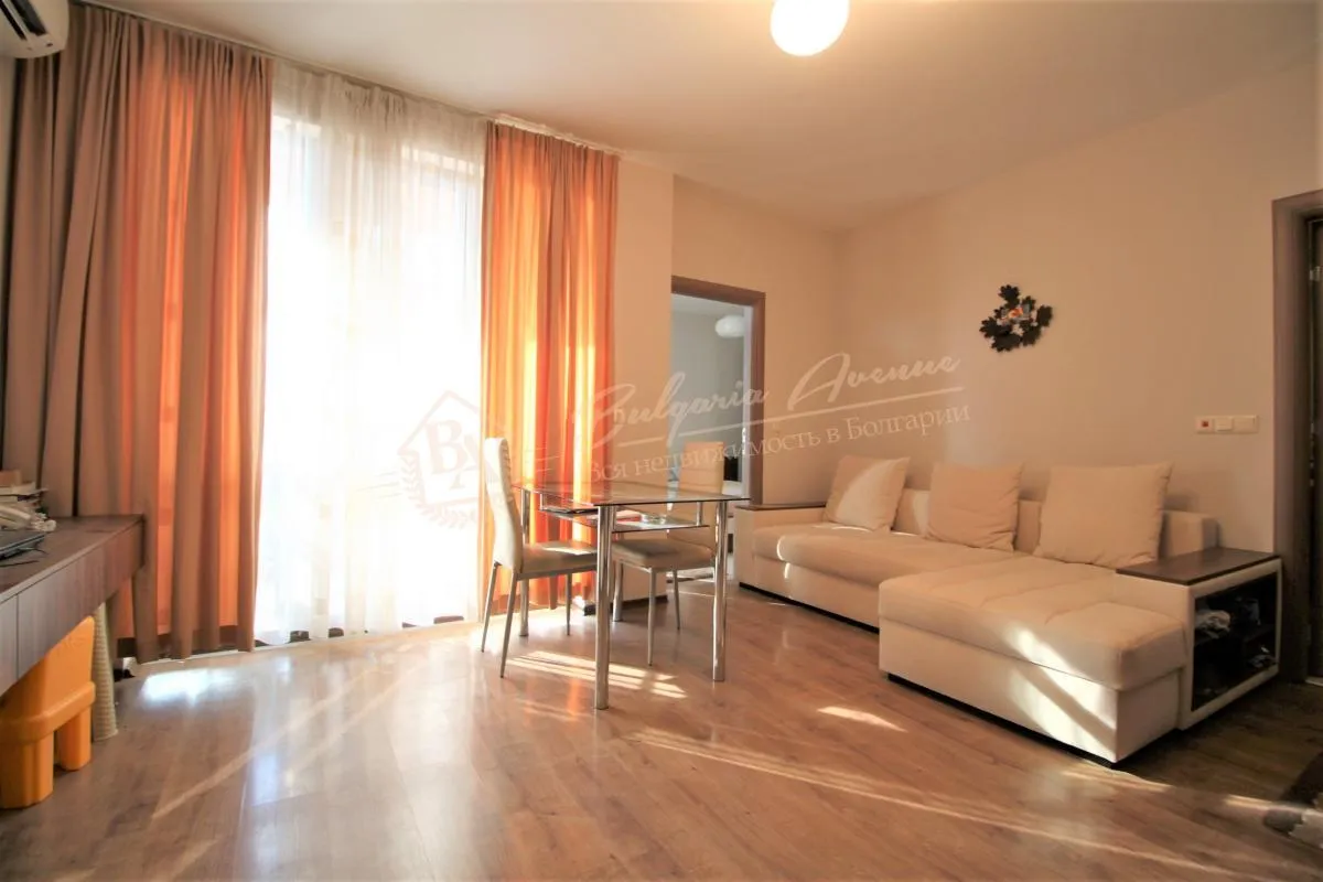 Апартамент с 1 спальней, французские окна, в к.Солнечный берег