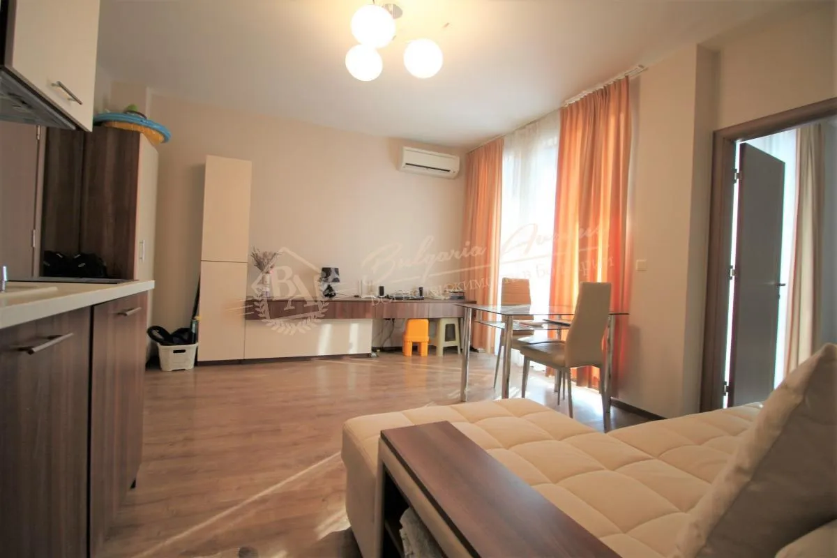 Апартамент с 1 спальней, французские окна, в к.Солнечный берег