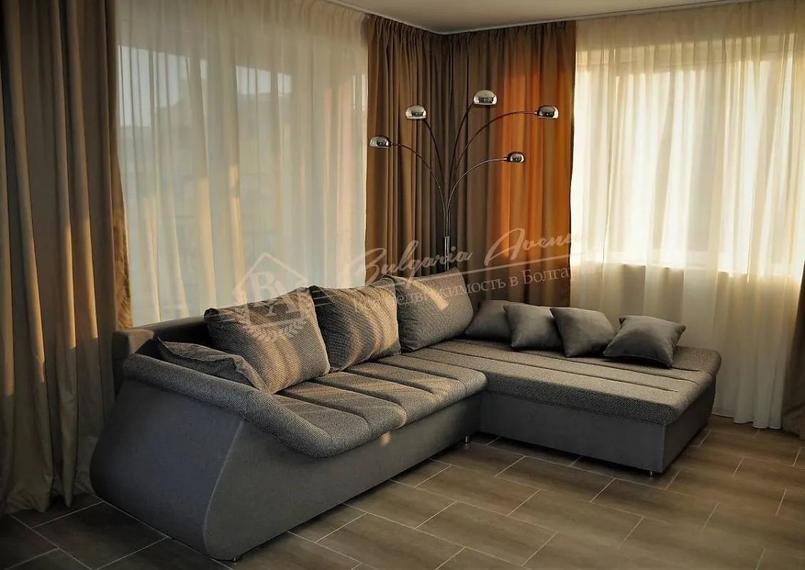 Новый, меблированный апартамент с 1 спальней в 100м от моря в Равде