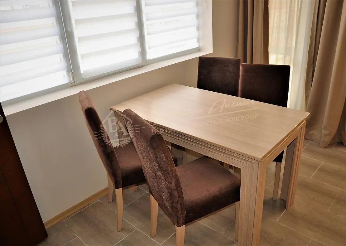 Новый, меблированный апартамент с 1 спальней в 100м от моря в Равде