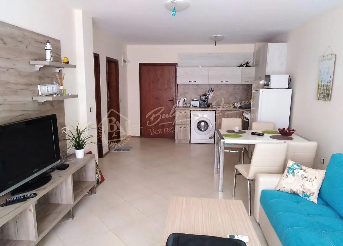 Двухкомнатная,дизайнерская квартира с видом на море на первой линии в г.Бяла