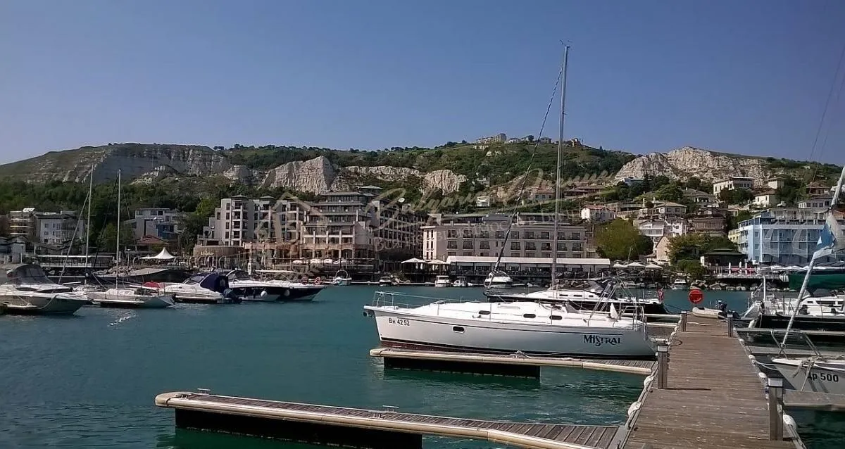 Двухкомнатная квартира с видом на море на первой линии в г.Балчик