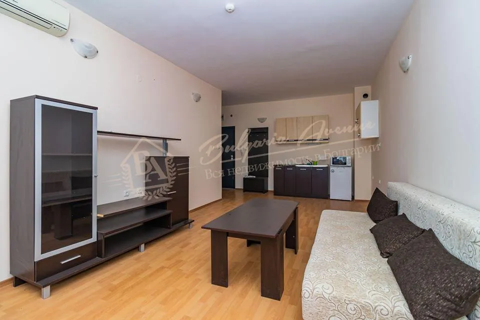 Апартамент с 1 спальней в закрытом комплексе с видом на море, к.Золотые пески