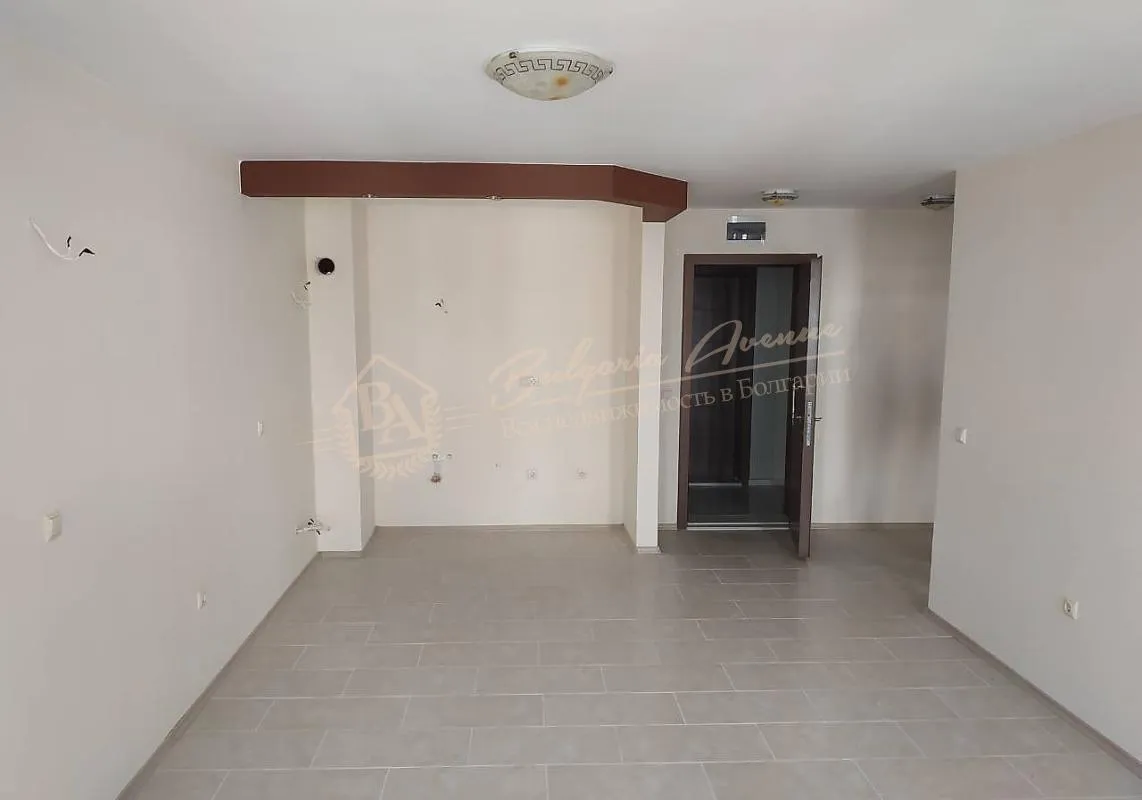 Двухкомнатная квартира на 1 линии в комплексе Рич 2 в Равде