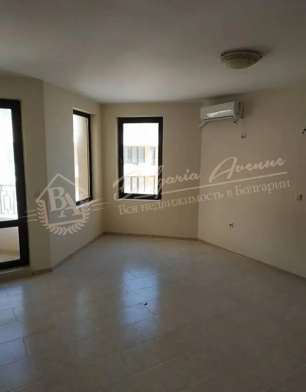 Двухкомнатная квартира на 1 линии в комплексе Рич 2 в Равде