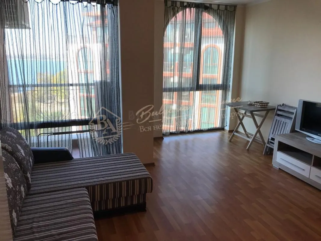 Двухэтажная квартира с видом на море в 80 м от пляжа, г.Несебър