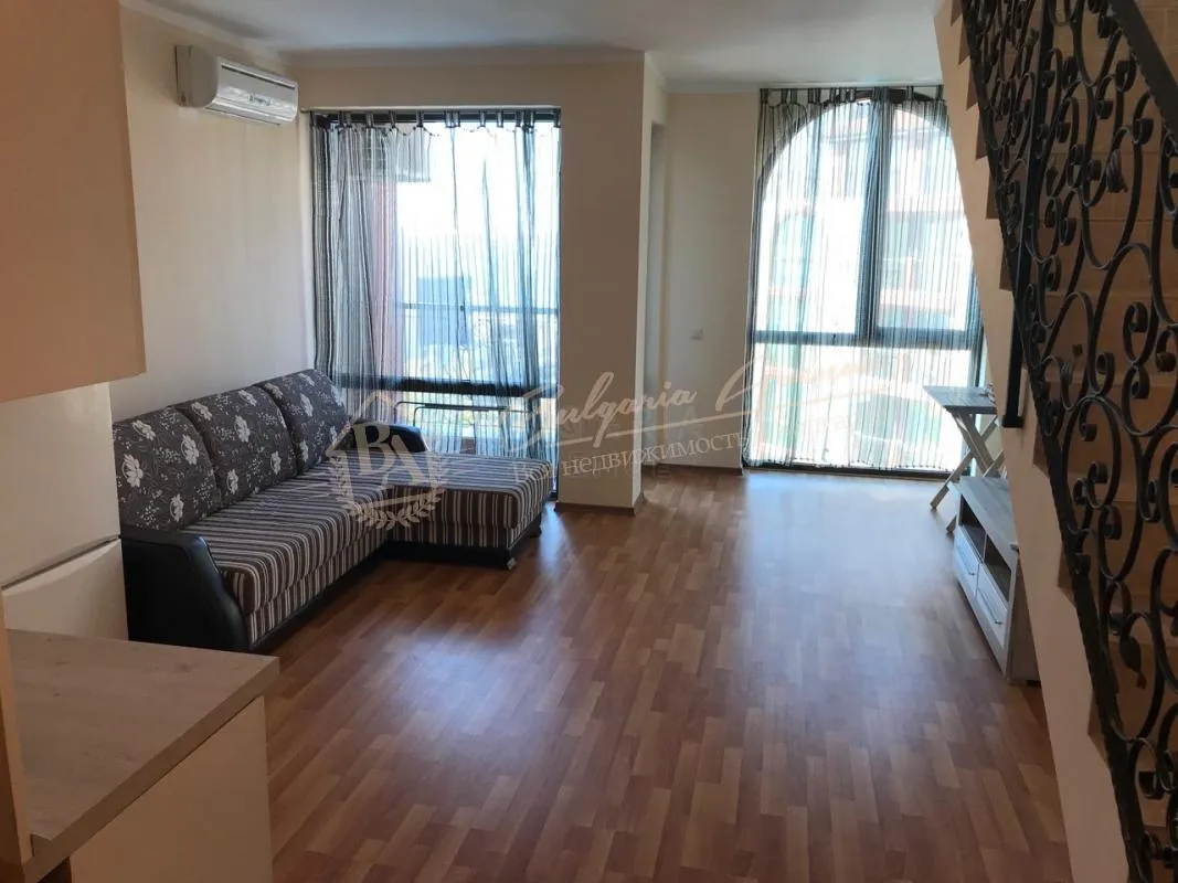 Двухэтажная квартира с видом на море в 80 м от пляжа, г.Несебър