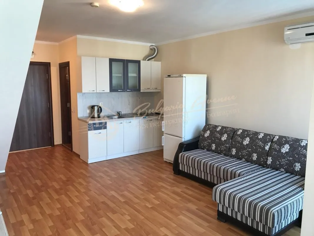 Двухэтажная квартира с видом на море в 80 м от пляжа, г.Несебър