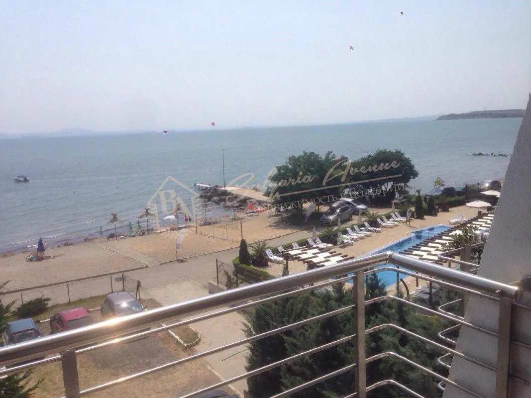 Меблированный апартамент с 1 спальней с видом на море у пляжа в г.Поморие
