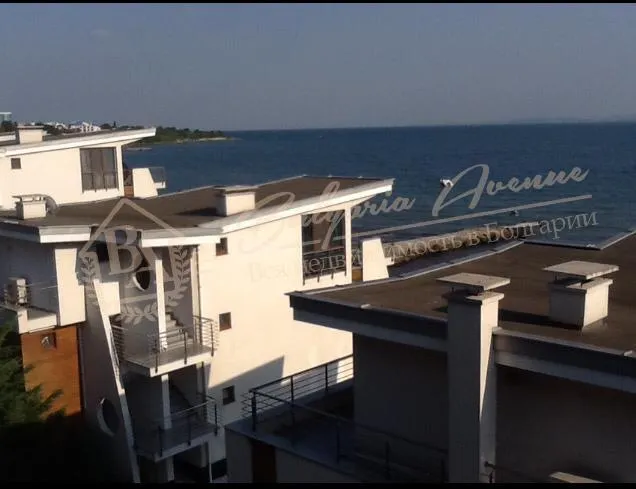 Меблированный апартамент с 1 спальней с видом на море у пляжа в г.Поморие