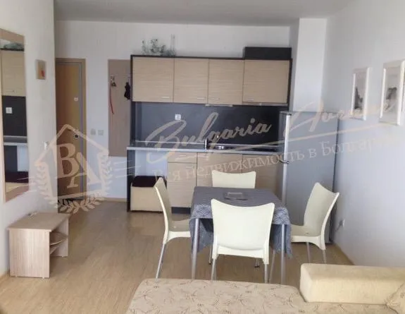 Меблированный апартамент с 1 спальней с видом на море у пляжа в г.Поморие