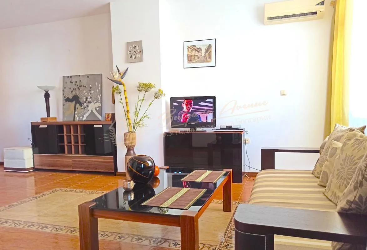 Меблированный апартамент с 1 спальней с видом на море у пляжа в г.Св.Влас