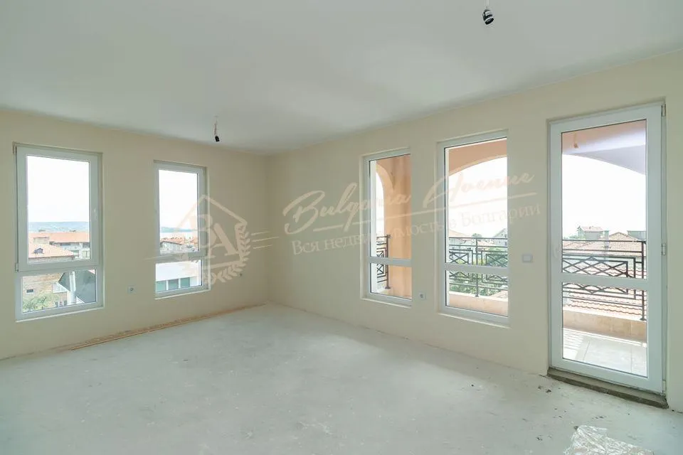 Двухкомнатная квартира в спальном районе в г.Варна. Есть вид на море.