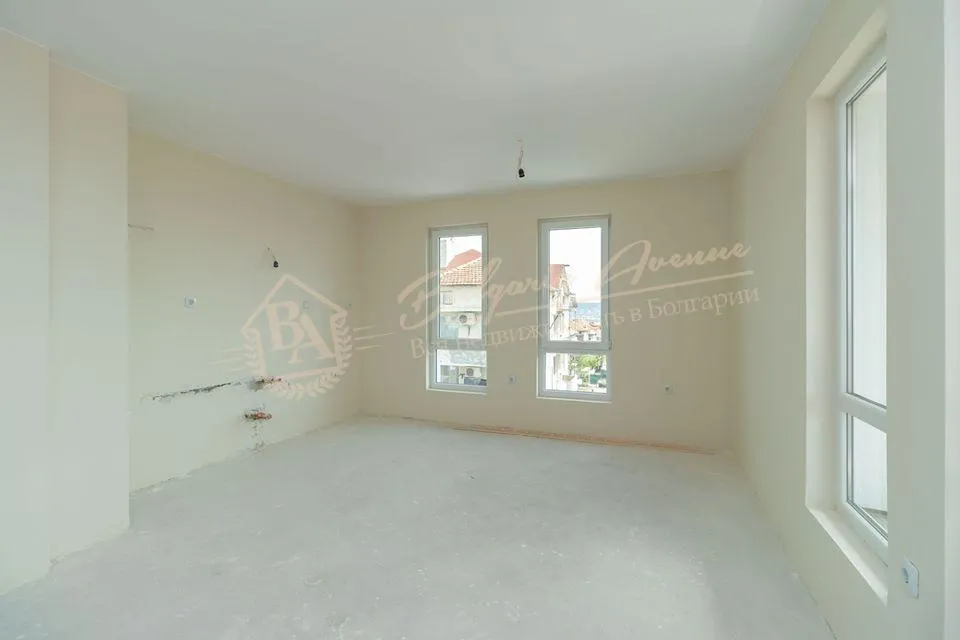 Двухкомнатная квартира в спальном районе в г.Варна. Есть вид на море.