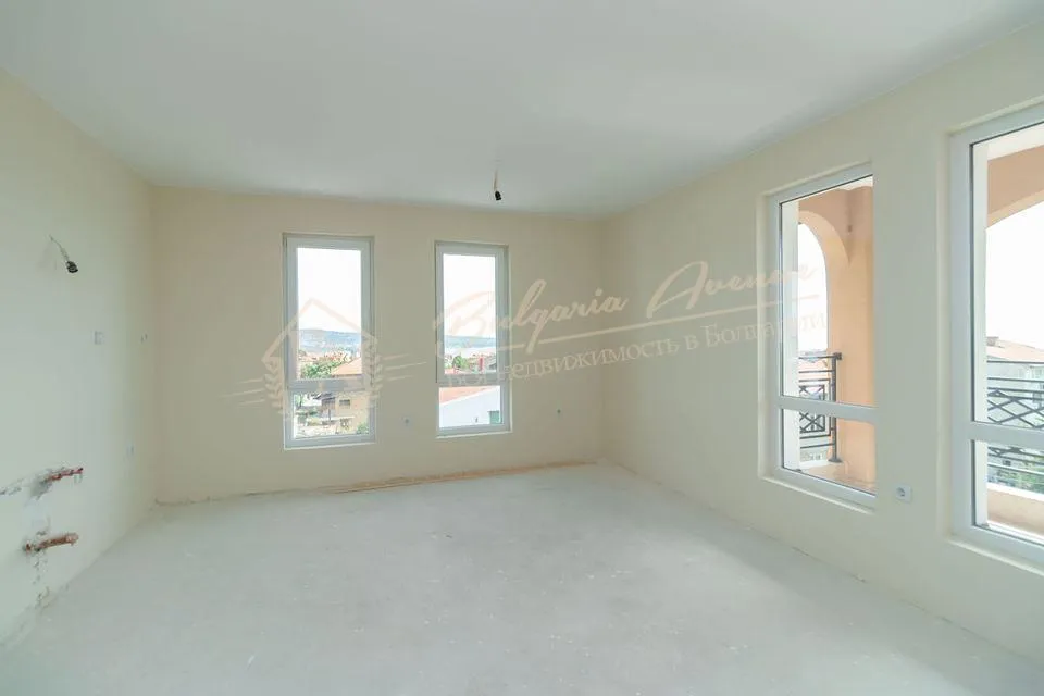 Двухкомнатная квартира в спальном районе в г.Варна. Есть вид на море.